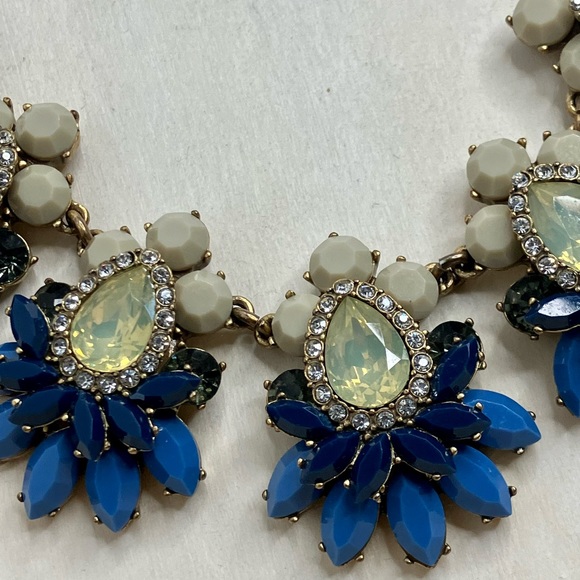 J. Crew Gemstone Cluster Statement Necklace Teardrop Crystals Blue Beige Gold ✨✨ - Picture 5 of 9